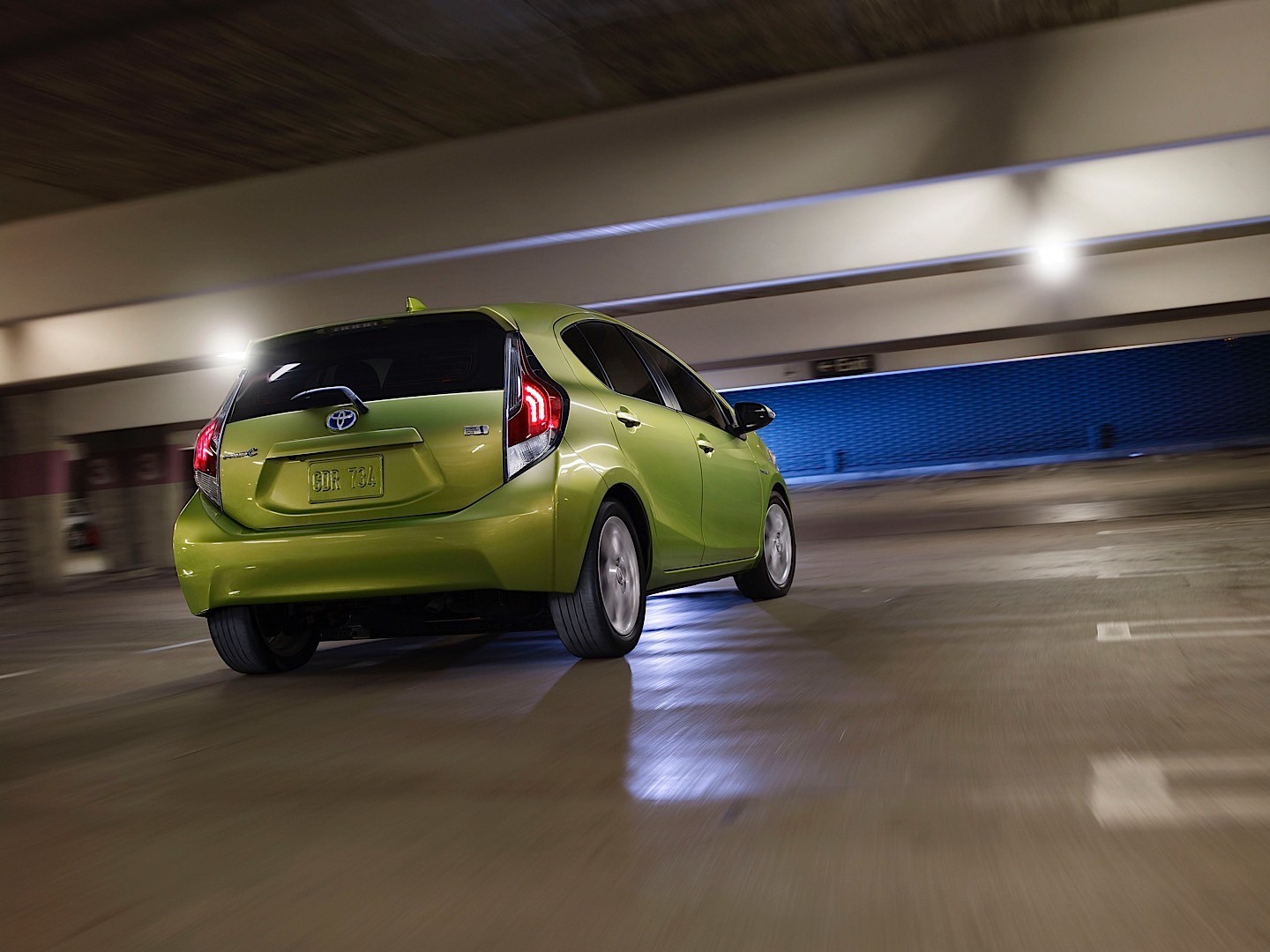 Toyota Prius C (Aqua) photo 4