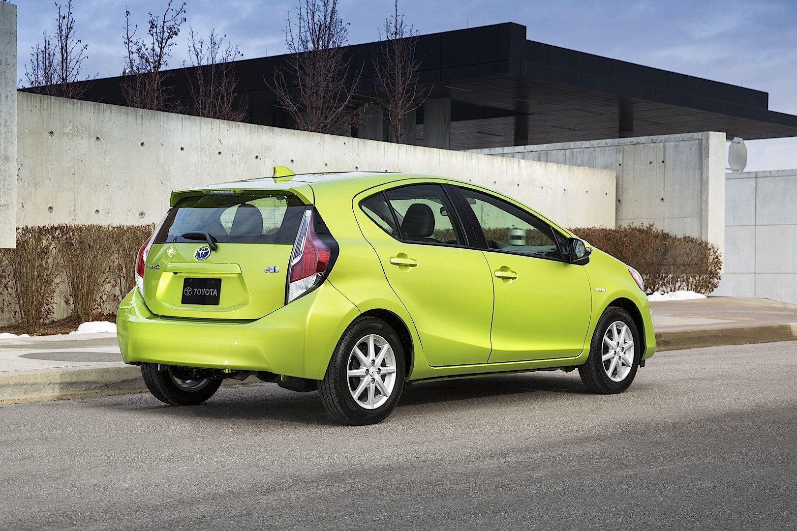 Toyota Prius C (Aqua) photo 7