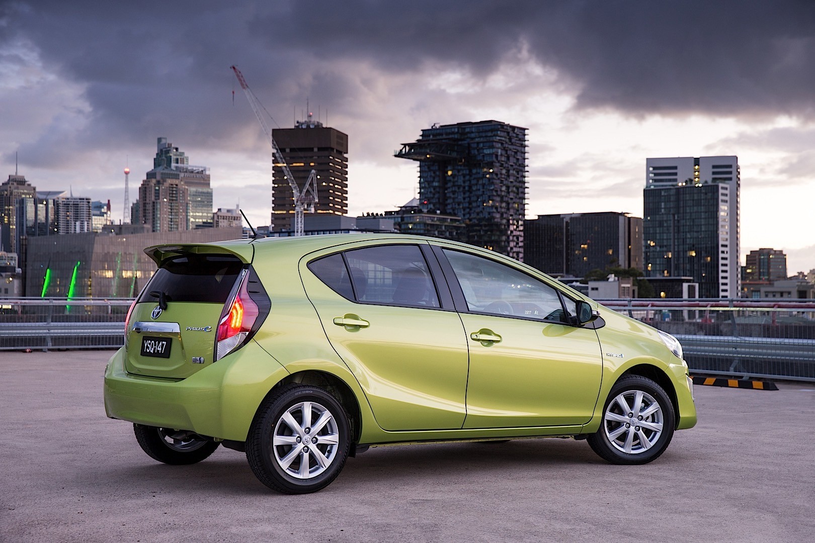 Toyota Prius C (Aqua) photo 12