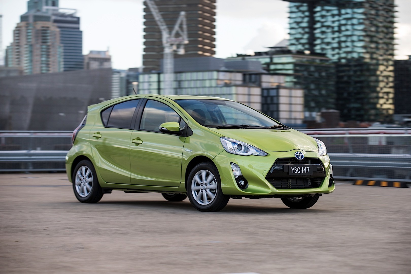Toyota Prius C (Aqua) photo 14