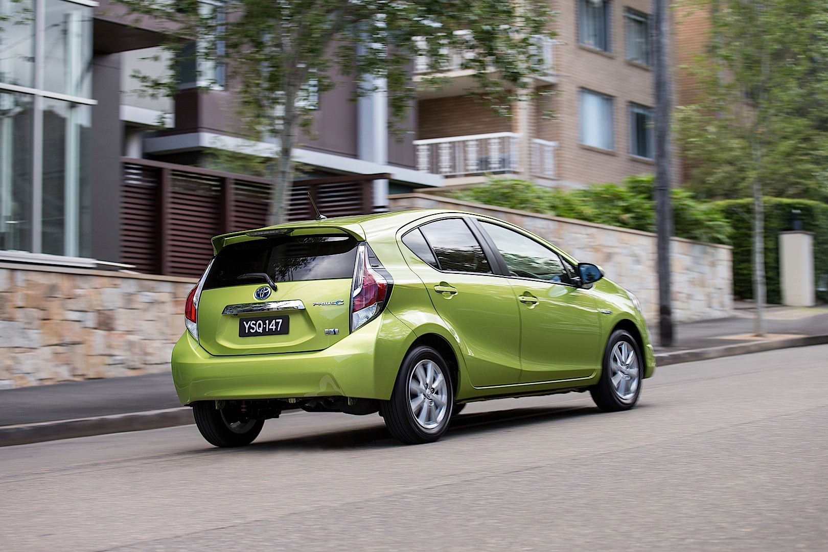 Toyota Prius C (Aqua) photo 15