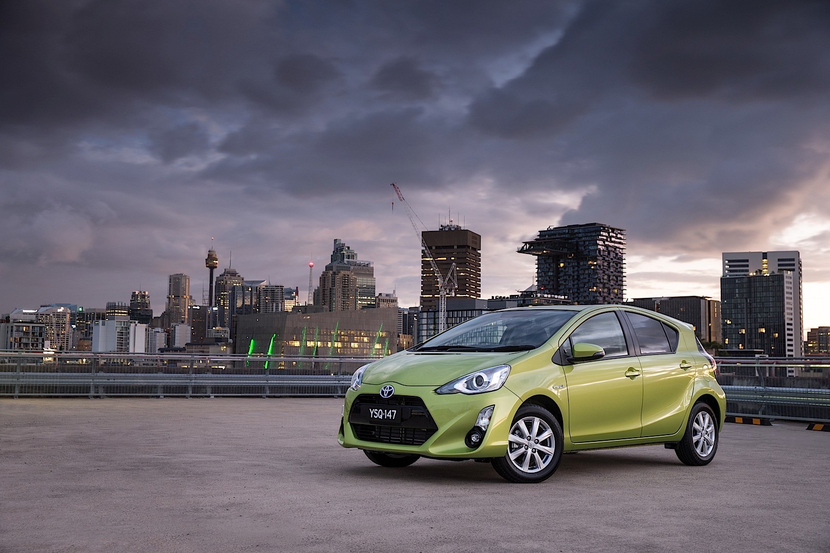 Toyota Prius C (Aqua) photo 17