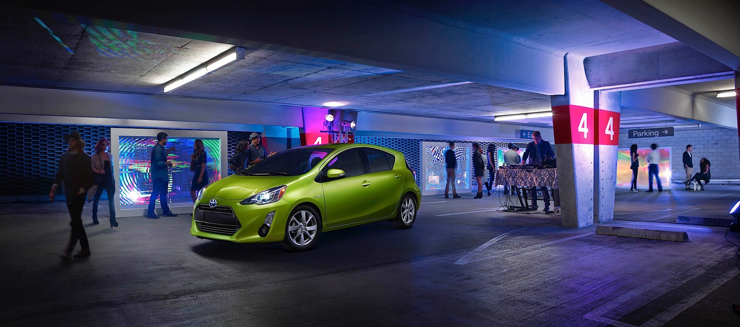 Toyota Prius C (Aqua) photo 18
