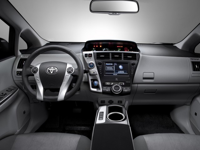 Toyota Prius V/Prius+ photo 58