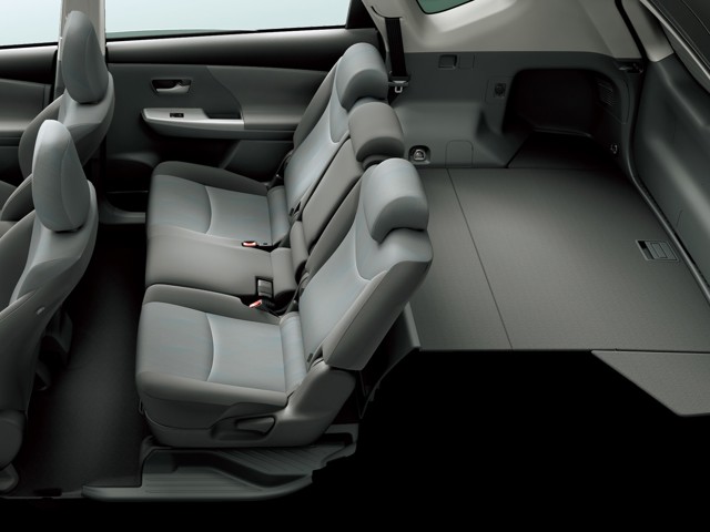 Toyota Prius V/Prius+ photo 68