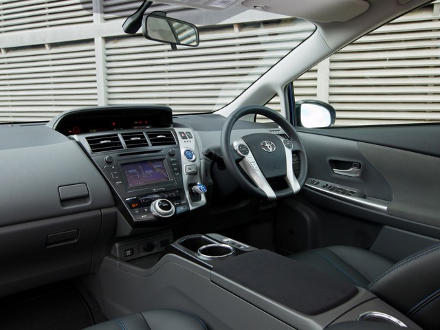 Toyota Prius V/Prius+ photo 70