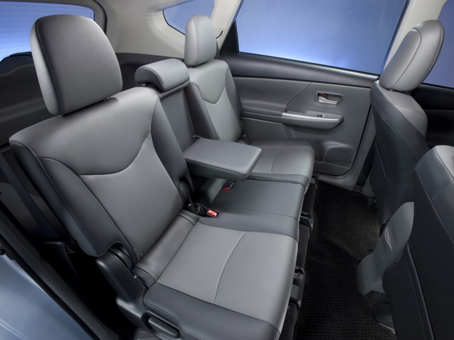 Toyota Prius V/Prius+ photo 74
