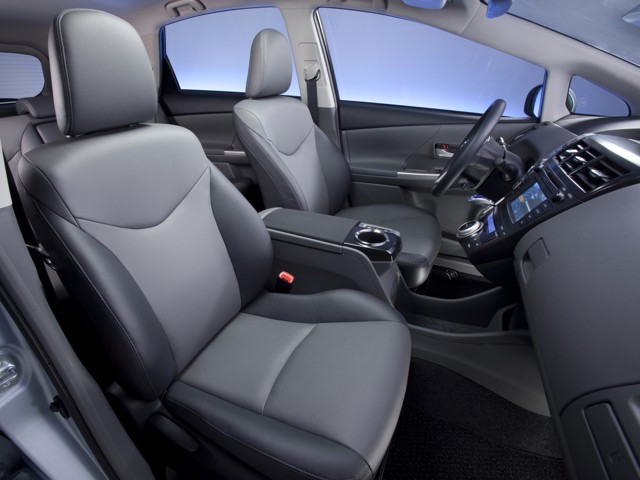 Toyota Prius V/Prius+ photo 75