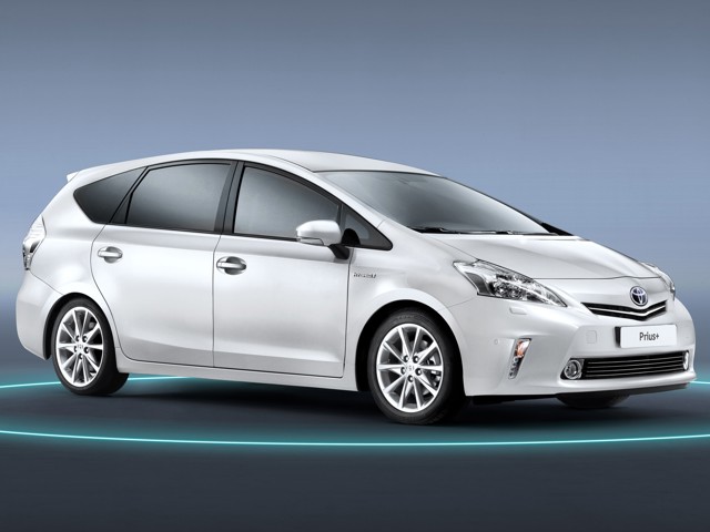 Toyota Prius V/Prius+ photo 2