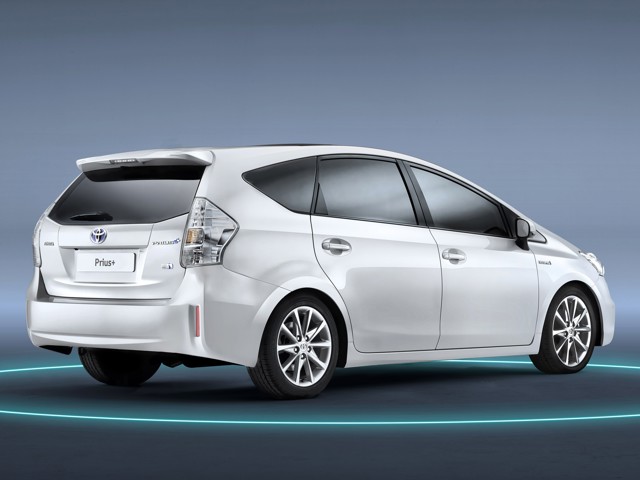 Toyota Prius V/Prius+ photo 4