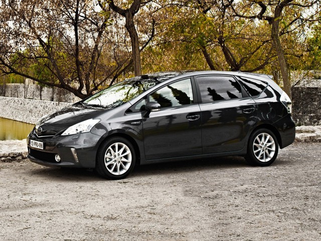 Toyota Prius V/Prius+ photo 8