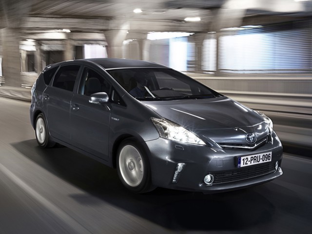 Toyota Prius V/Prius+ photo 9