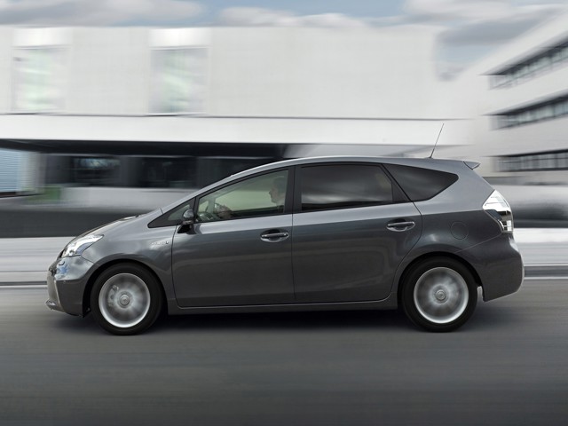 Toyota Prius V/Prius+ photo 12