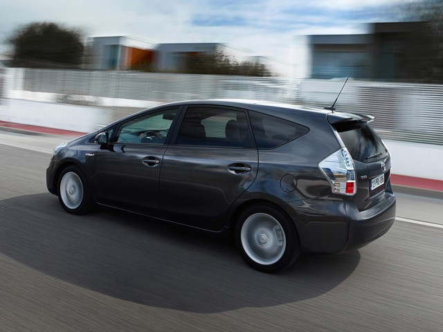 Toyota Prius V/Prius+ photo 13