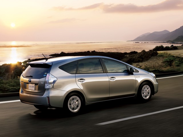 Toyota Prius V/Prius+ photo 15