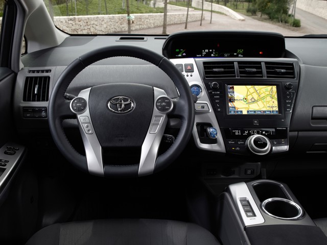 Toyota Prius V/Prius+ photo 62