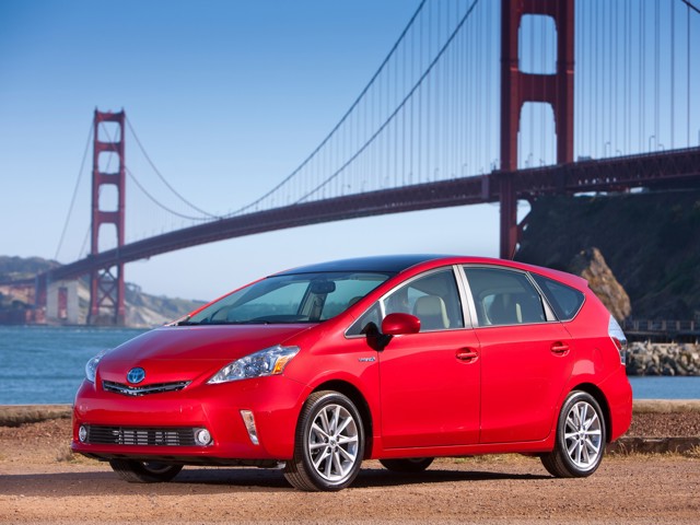 Toyota Prius V/Prius+ photo 29