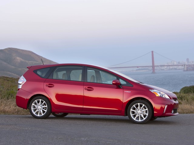 Toyota Prius V/Prius+ photo 30