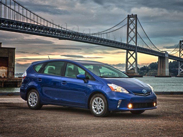 Toyota Prius V/Prius+ photo 32