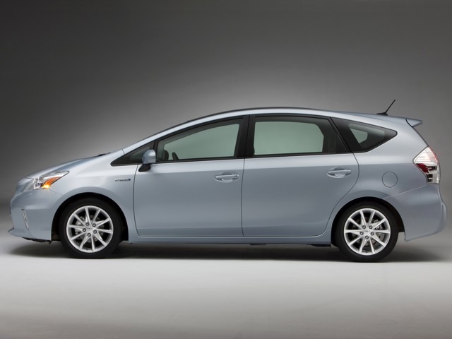 Toyota Prius V/Prius+ photo 33