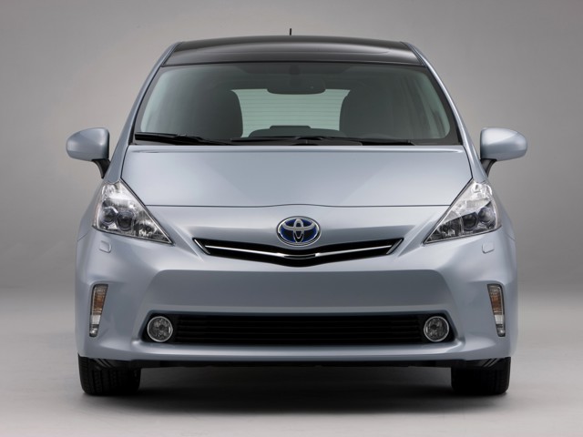 Toyota Prius V/Prius+ photo 34