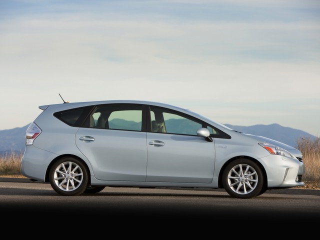 Toyota Prius V/Prius+ photo 36