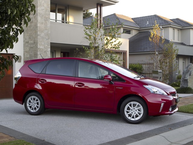 Toyota Prius V/Prius+ photo 49