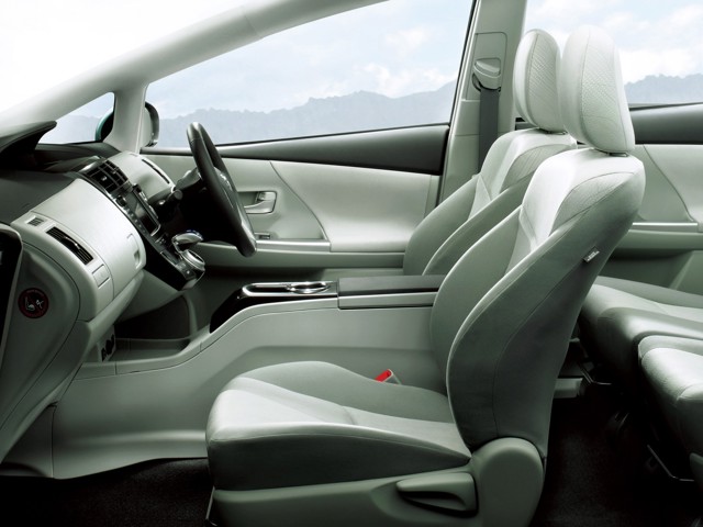 Toyota Prius V/Prius+ photo 66