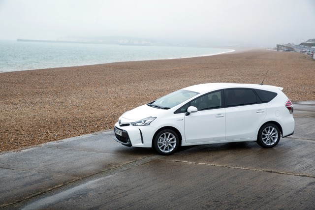 Toyota Prius V/Prius+ photo 4