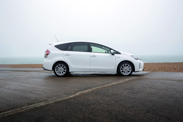 Toyota Prius V/Prius+ photo 9