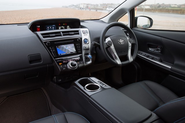 Toyota Prius V/Prius+ photo 30