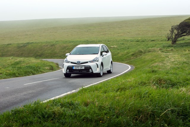 Toyota Prius V/Prius+ photo 16