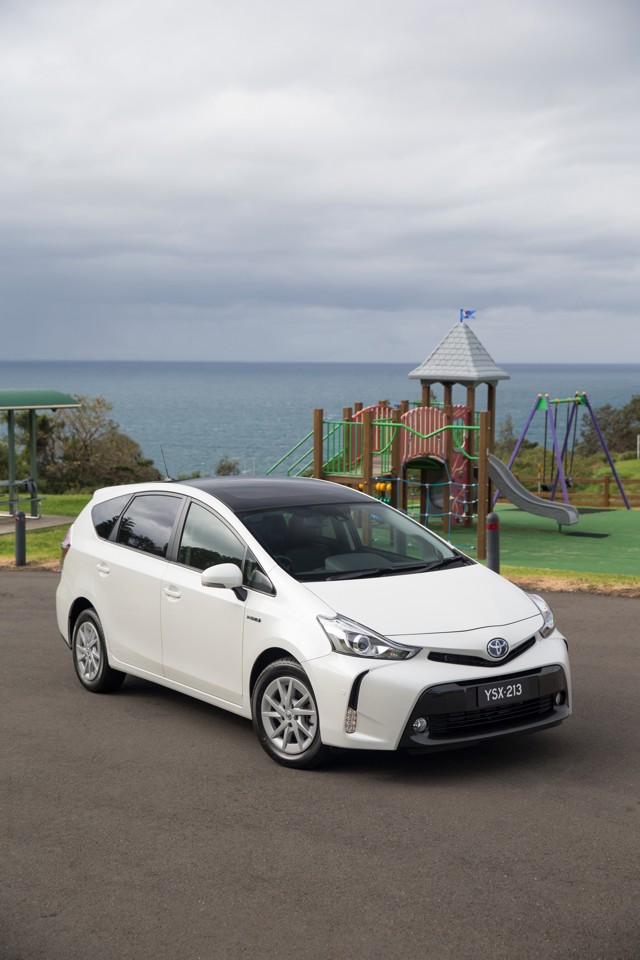 Toyota Prius V/Prius+ photo 23