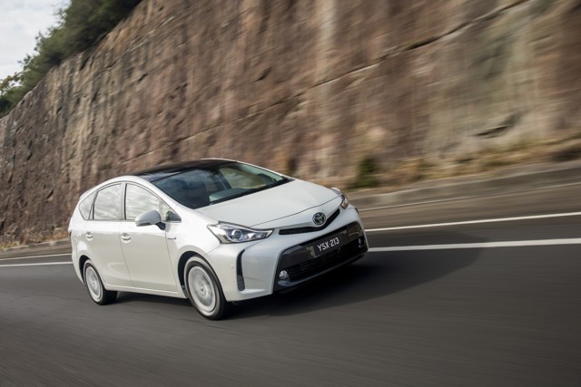 Toyota Prius V/Prius+ photo 24