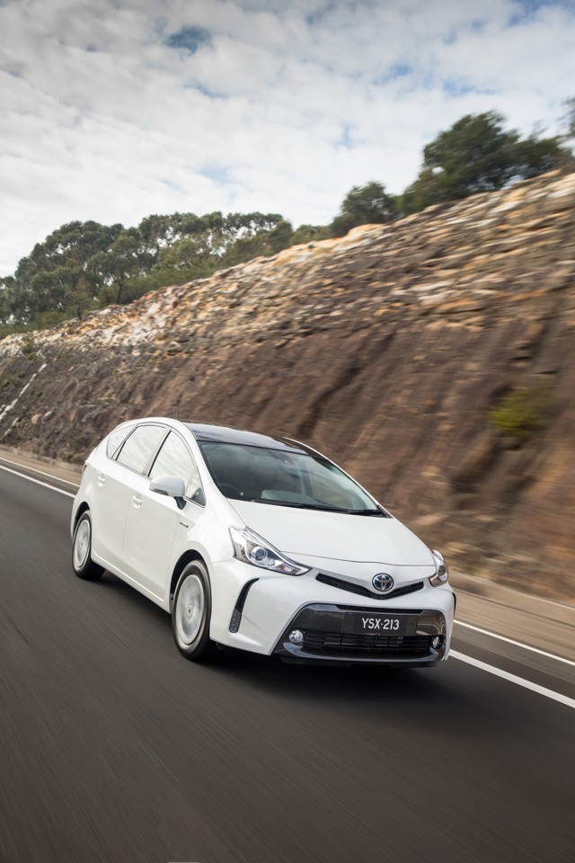 Toyota Prius V/Prius+ photo 25