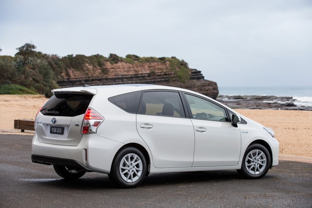 Toyota Prius V/Prius+ photo 27