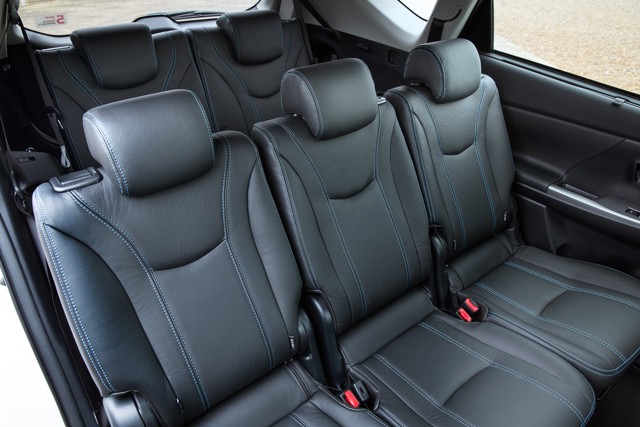 Toyota Prius V/Prius+ photo 32