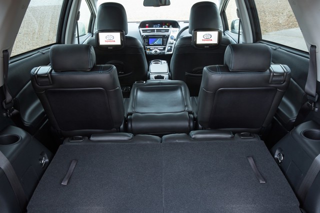 Toyota Prius V/Prius+ photo 34
