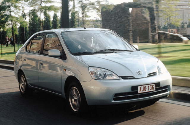 Toyota Prius photo 2