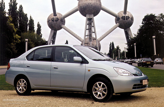Toyota Prius photo 3