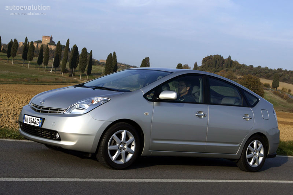 Toyota Prius photo 3