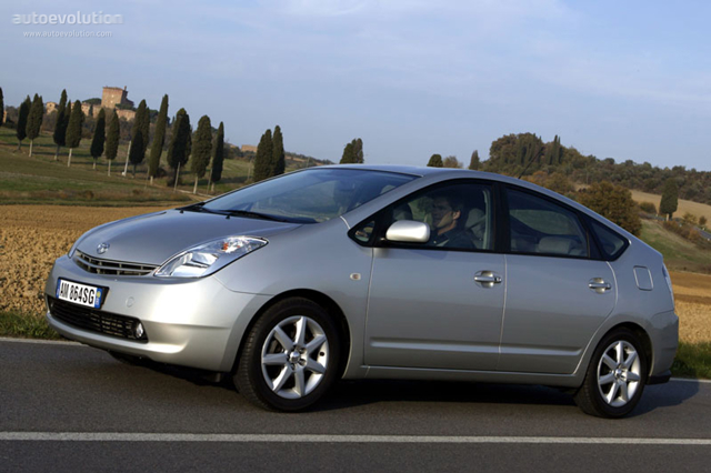 Toyota Prius photo 3