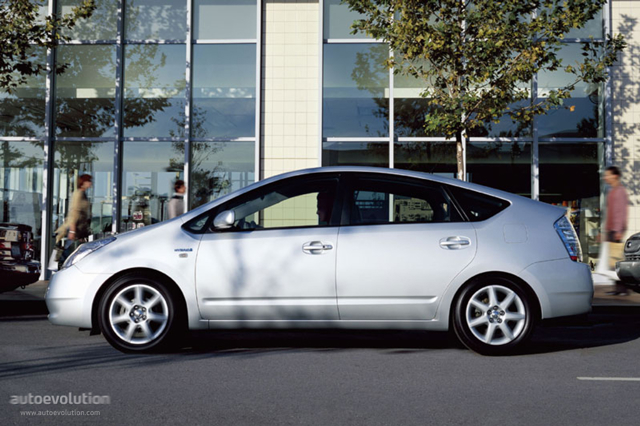 Toyota Prius photo 3
