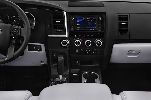Toyota Sequoia photo 23