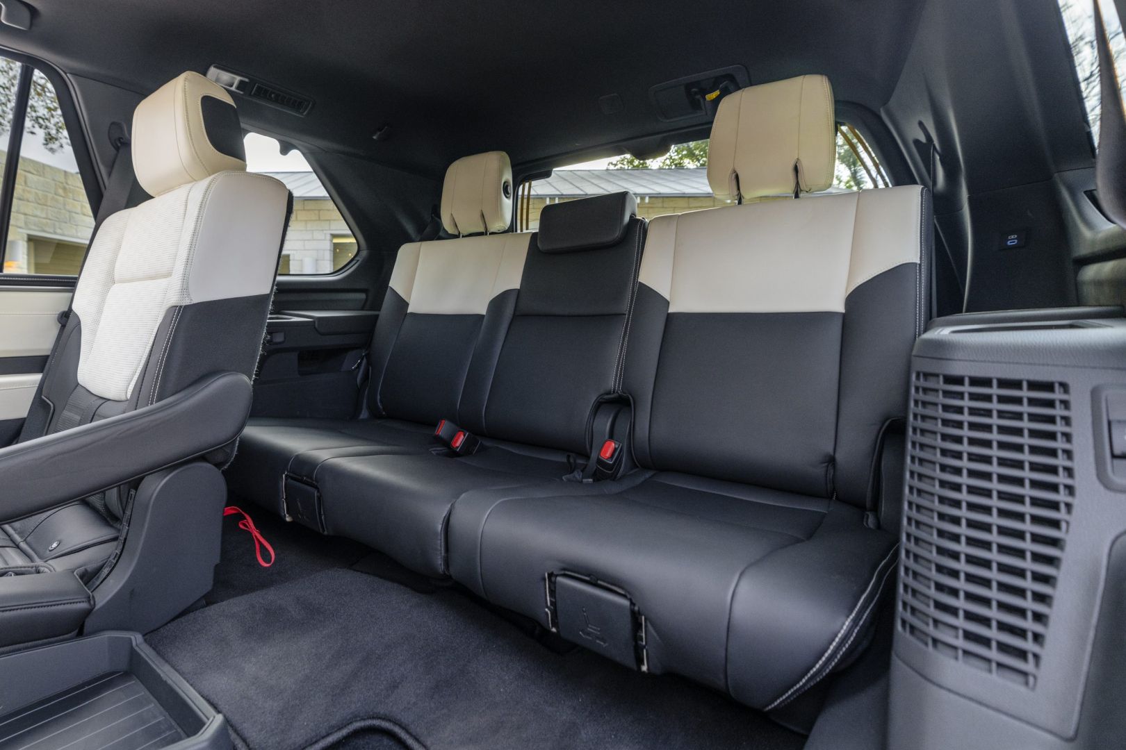 Toyota Sequoia photo 51