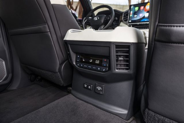 Toyota Sequoia photo 53