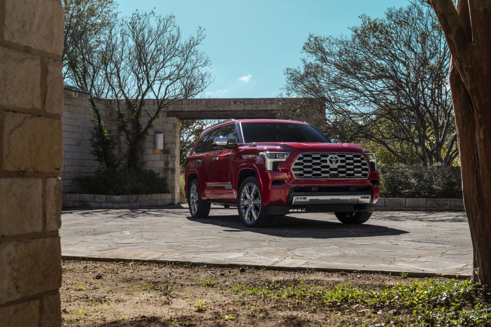 Toyota Sequoia photo 2