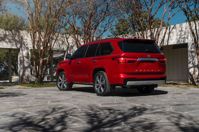 Toyota Sequoia photo 3
