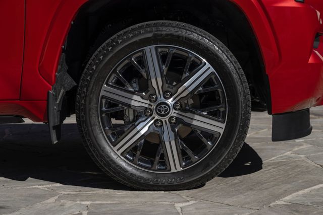 Toyota Sequoia photo 9