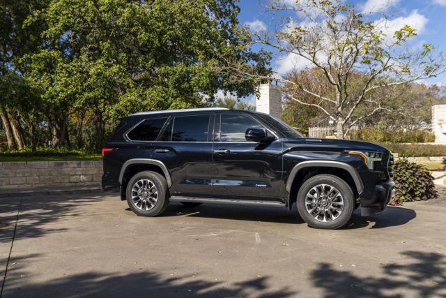 Toyota Sequoia photo 13